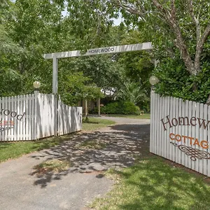 https://homewood-cottages.queenslandhotels.net